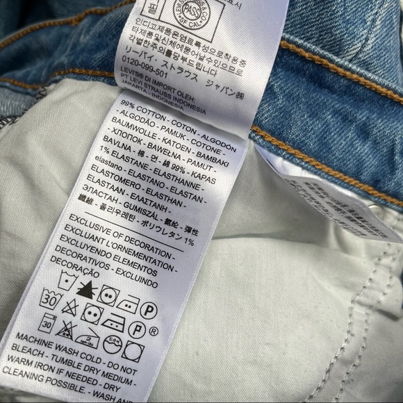 LEVIS premium wedgie icon “in two minds” medium blue wash - Picture 7 of 7